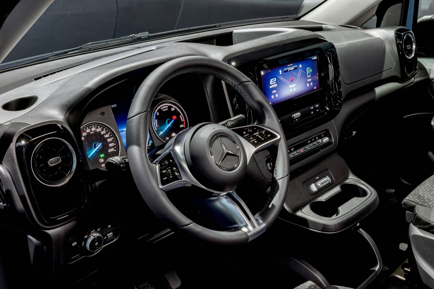 مرسيدس بنز V كلاس موديل 2026 في الامارات – اسعار و مواصفات