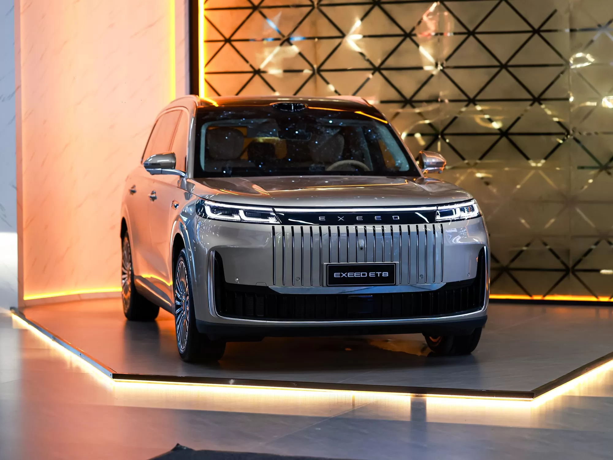 اكسيد ET8 الجديدة كليا – SUV فاخرة بمدي 1400 كم