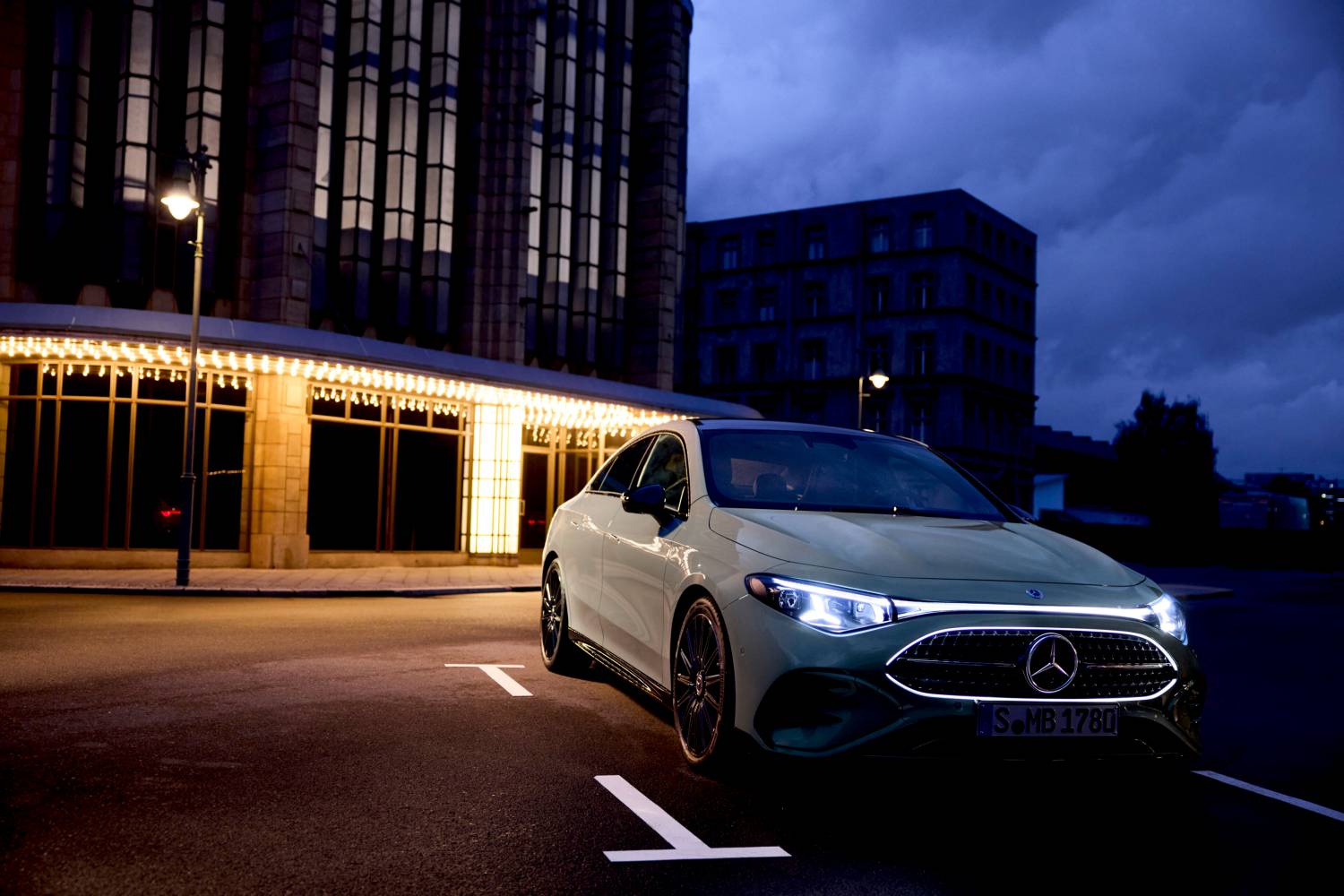 مرسيدس بنز CLA هايبرد 2026 الجديدة كليا – المواصفات الكاملة