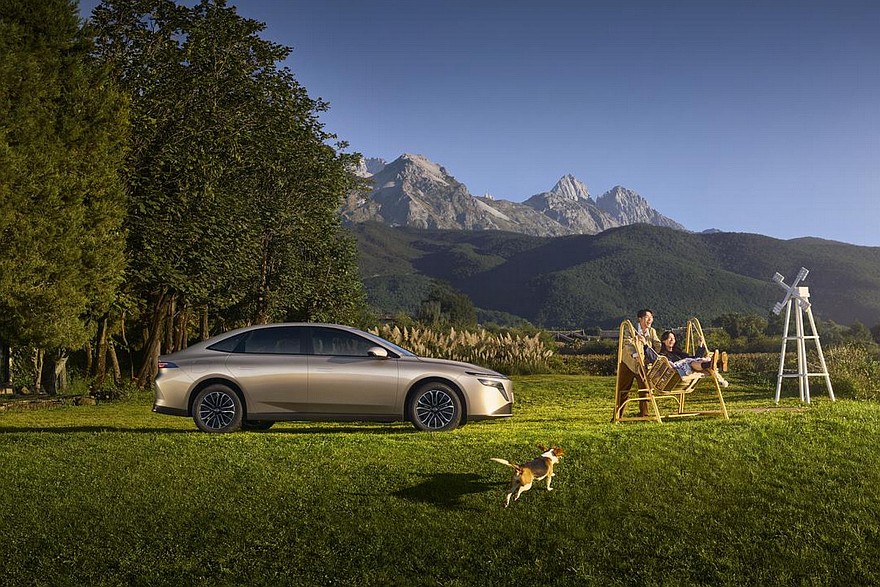 نيسان N6 الجديدة كليا - سيدان REEV مطورة بالتعاون مع دونج فينج