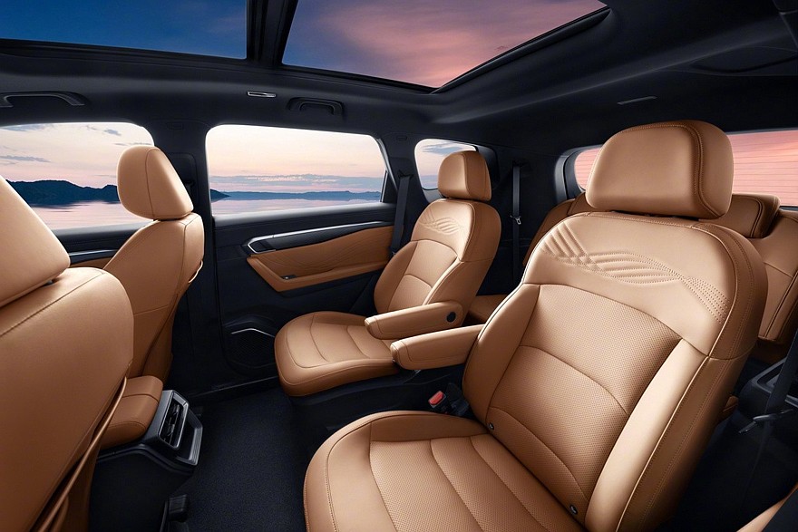 جيلي اوكافانجو 2026 الفيس ليفت الجديدة – بنسخة بستة مقاعد