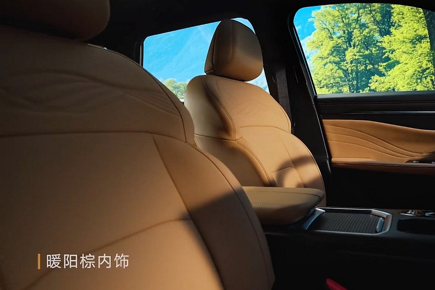 جيلي اوكافانجو 2026 الفيس ليفت الجديدة – بنسخة بستة مقاعد