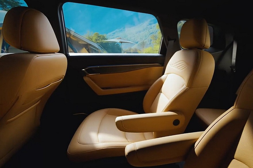 جيلي اوكافانجو 2026 الفيس ليفت الجديدة – بنسخة بستة مقاعد