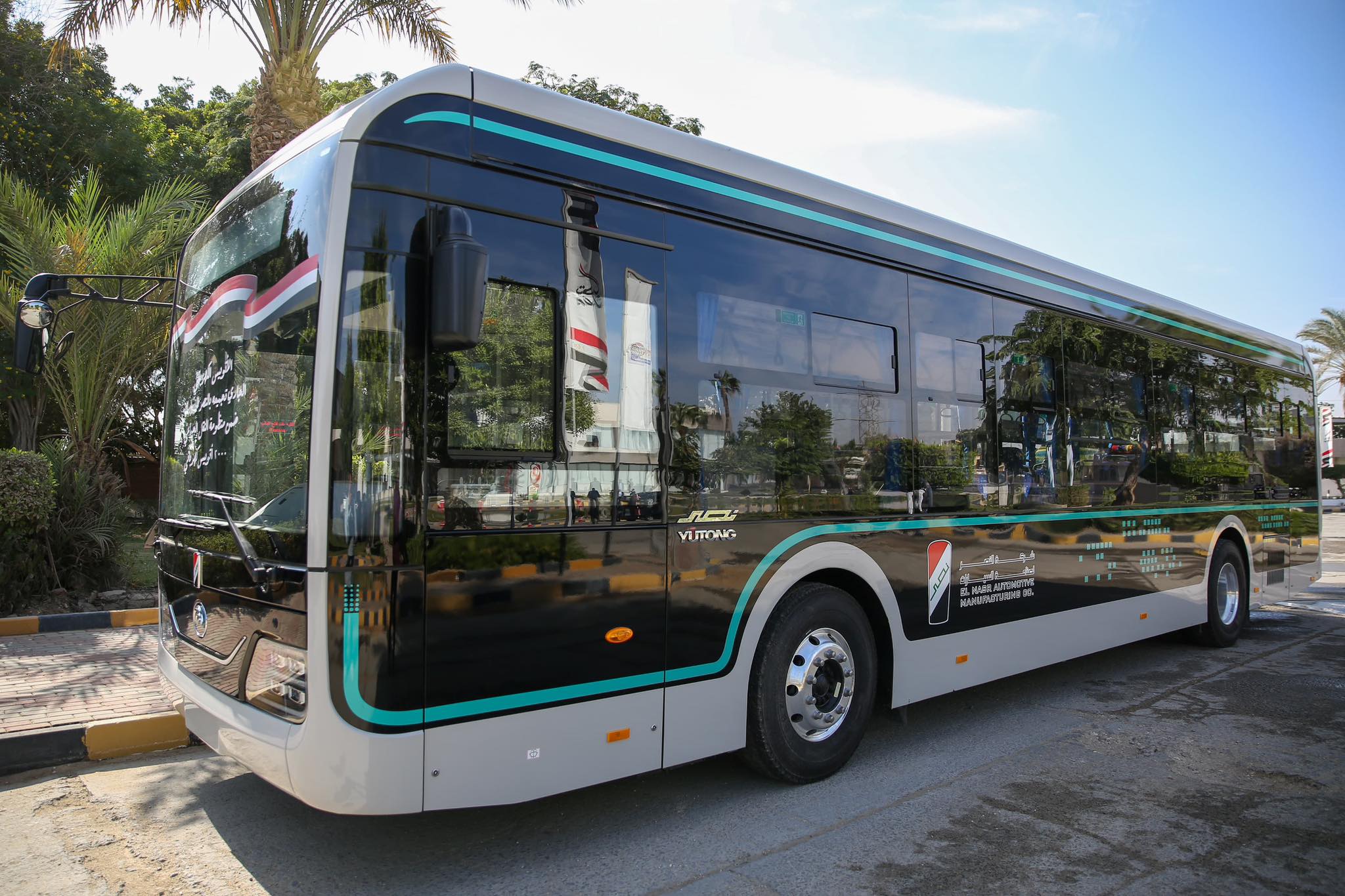 وزير قطاع الاعمال يتفقد خطوط انتاج اول سيارة كهربائية مجمعة محليا بشركة النصر للسيارات