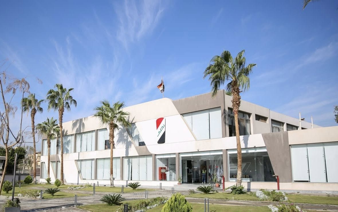 وزير قطاع الاعمال يتفقد خطوط انتاج اول سيارة كهربائية مجمعة محليا بشركة النصر للسيارات