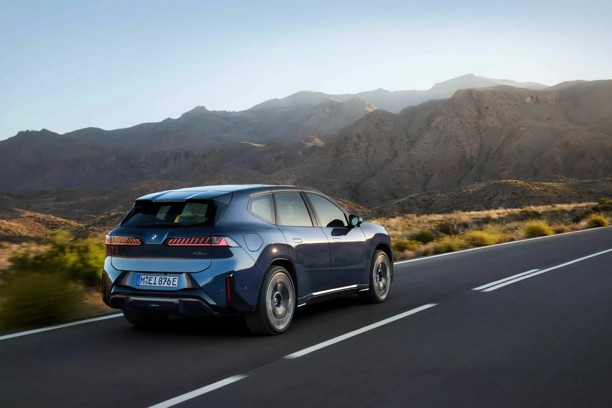 بي ام دبليو IX3 نيو كلاس الكهربائية – قطعت مسافة 1007 كم بشحنة واحدة