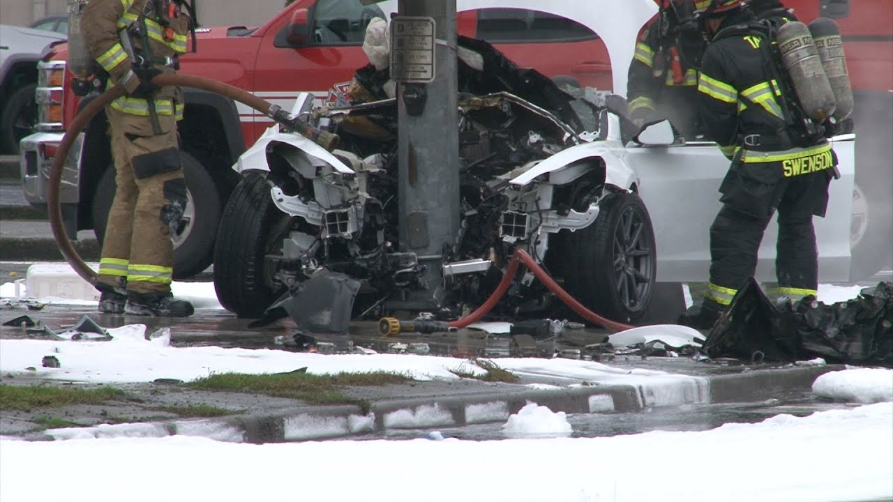 دعوى قضائية ضد تسلا بعد وفاة مالكة موديل ثري بسبب عطل في مقابض الأبواب