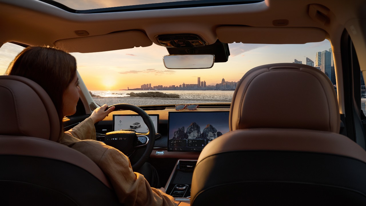 شيري تيجو 9 تخضع لاختبارات امان متعددة – من بينها انقلاب 180 درجة 