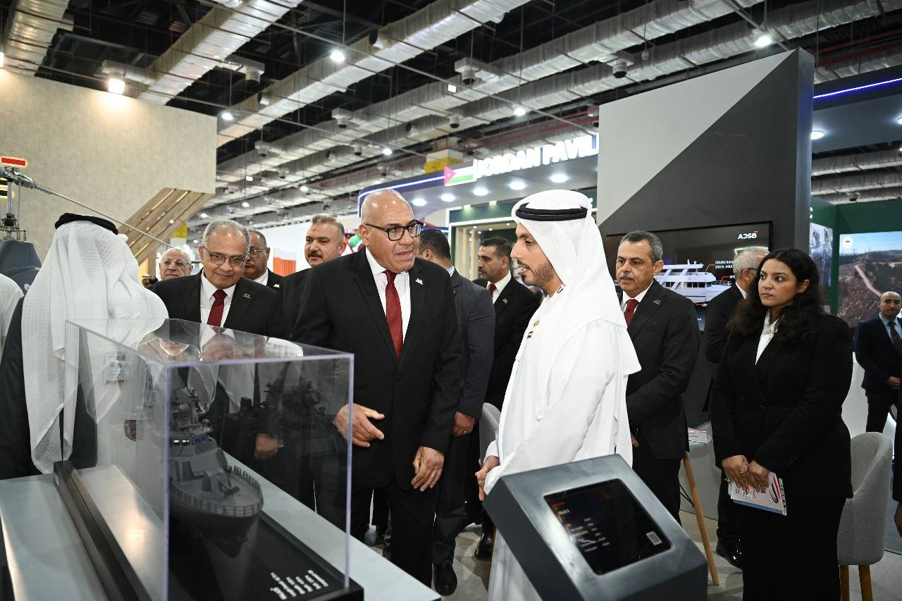 وزير الصناعة  يتفقد معرض الصناعات الدفاعية إيديكس 2025