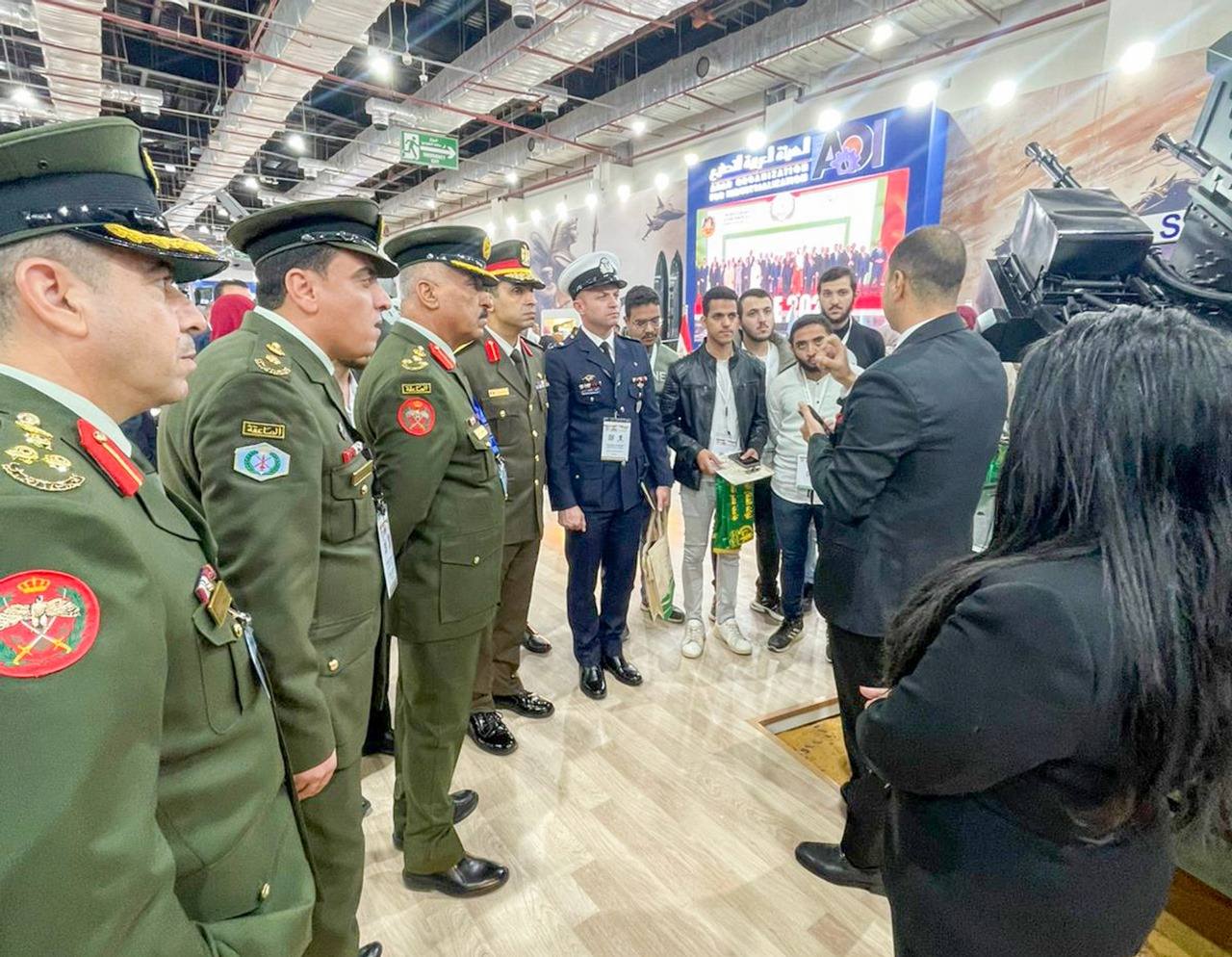 وزير الصناعة  يتفقد معرض الصناعات الدفاعية إيديكس 2025