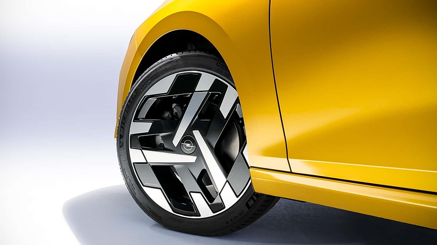 اوبل استرا 2026 الفيس ليفت الجديدة – بمدي اكبر للنسخة الكهربائية 