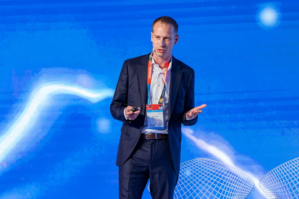 اوتوميكانيكا دبي 2025 يستعرض أهمية الذكاء الاصطناعي في مستقبل قطاع السيارات 