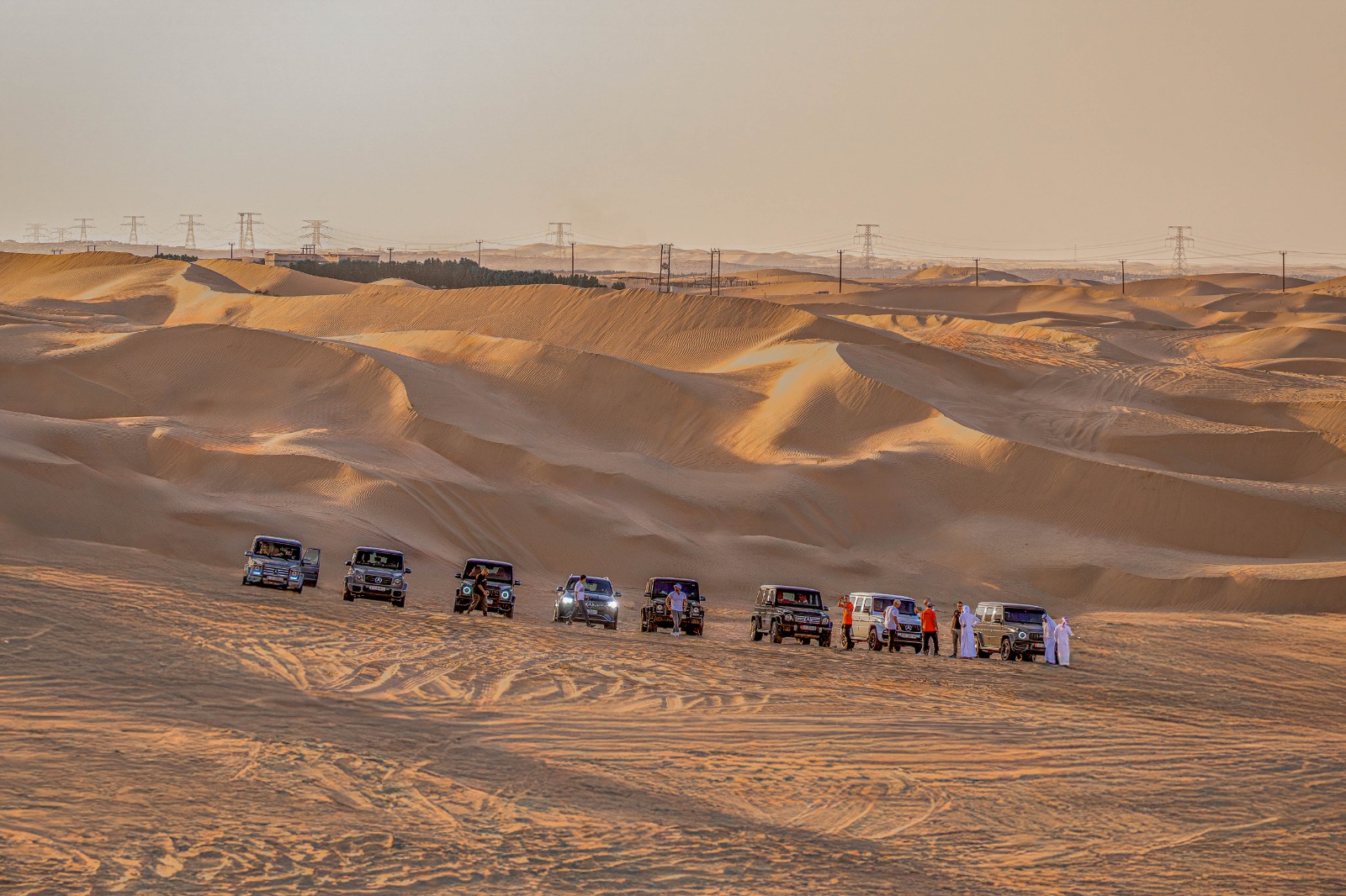 تجربة مميزة لسيارات مرسيدس بنز في صحراء الامارات – من خلال شركة الامارات للسيارات