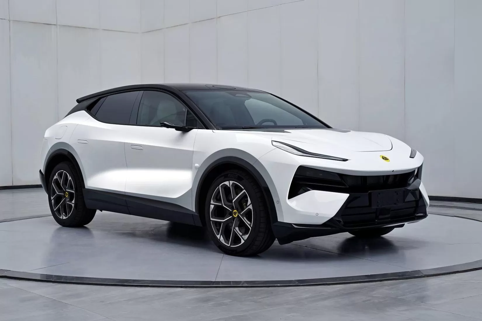 لوتس اليترا هايبرد الجديدة – بمنظومة قوة من زيكر 9X 