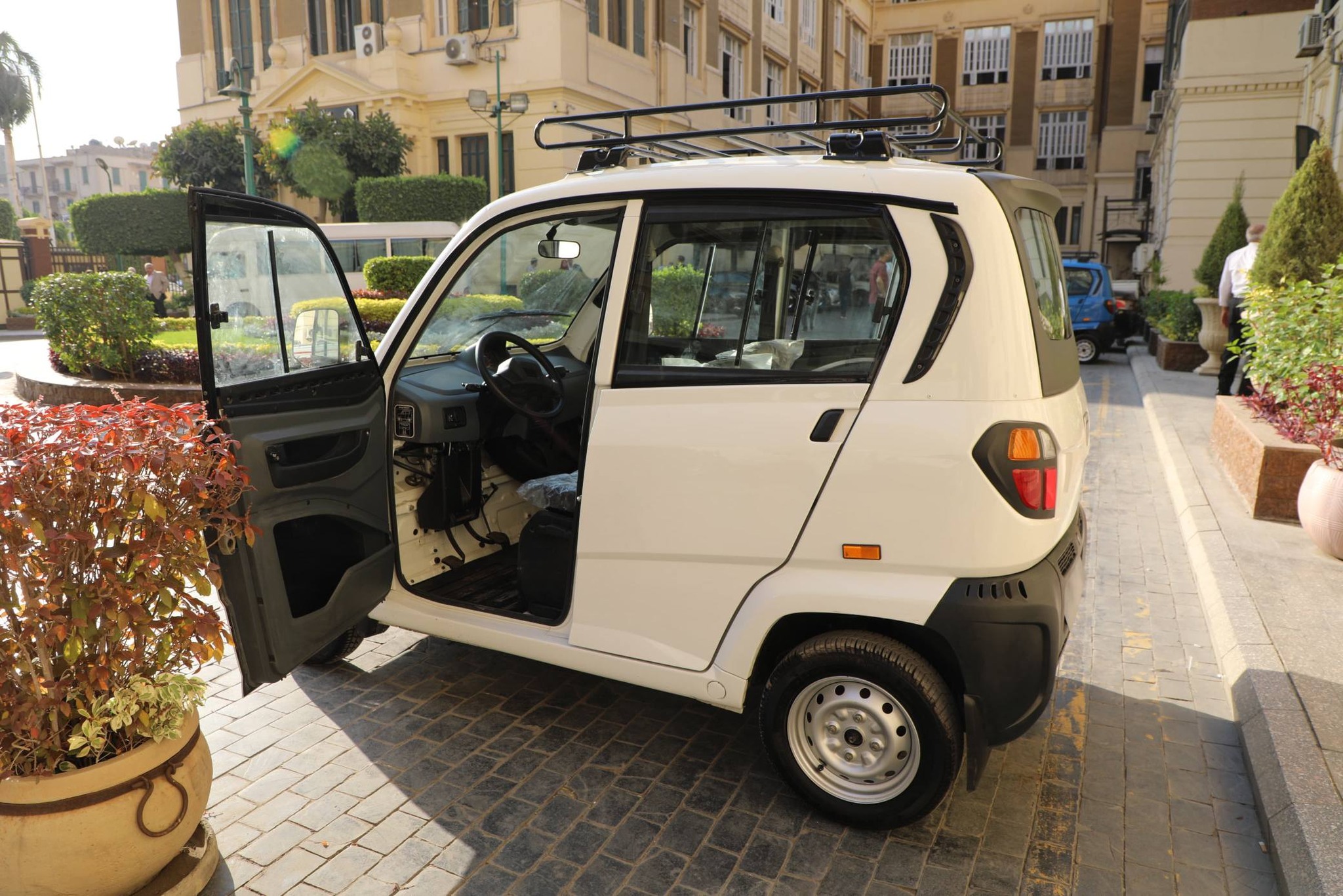 محافظة القاهرة تبدا خطة استبدال التوك توك بسيارات بجاج كيوت 