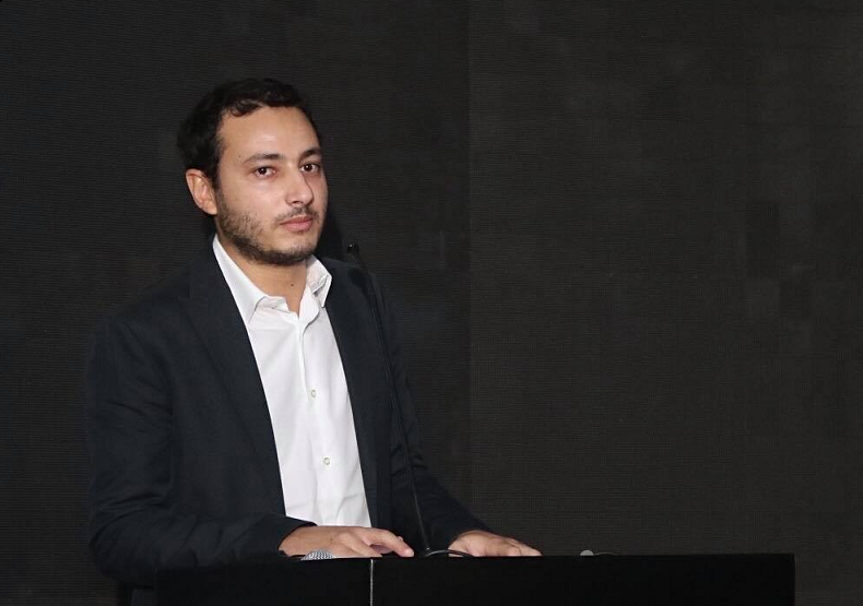 عائلة ساويرس تدرس الاستحواذ علي حصة في شركة بوجاتي ريماك 