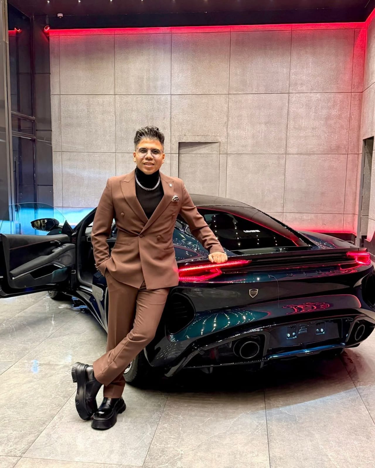 بسعر يتخطي 6 مليون جنيه - تعرف علي مواصفات سيارة عمر كمال الرياضية الجديدة