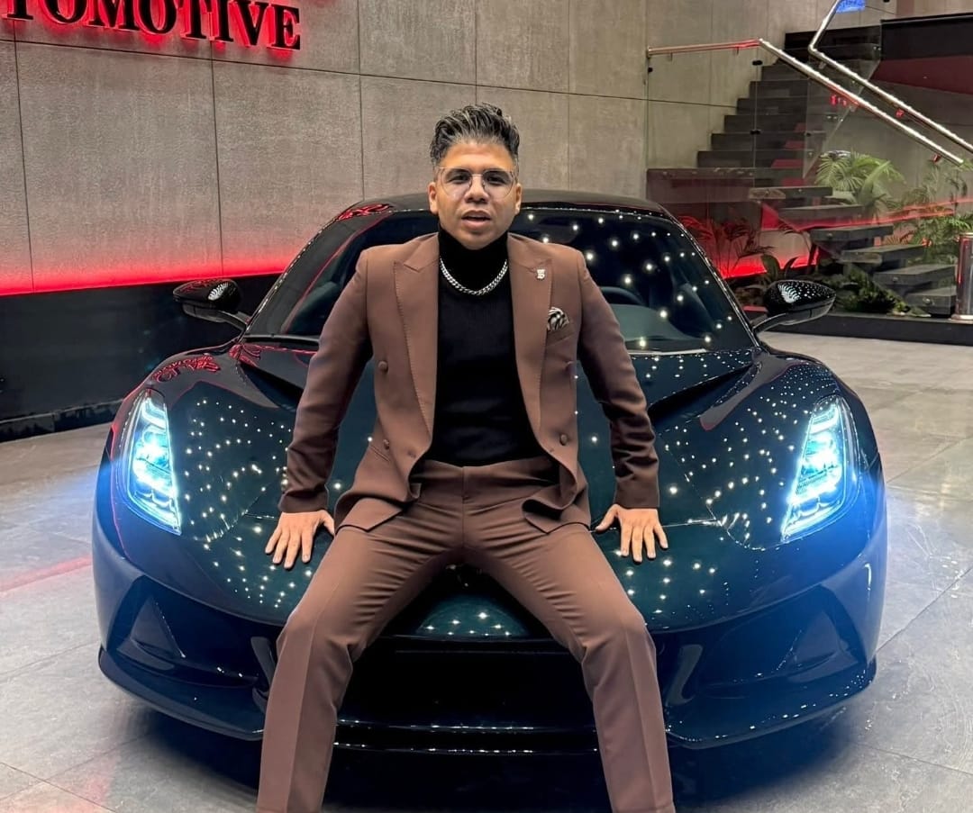 بسعر يتخطي 6 مليون جنيه - تعرف علي مواصفات سيارة عمر كمال الرياضية الجديدة