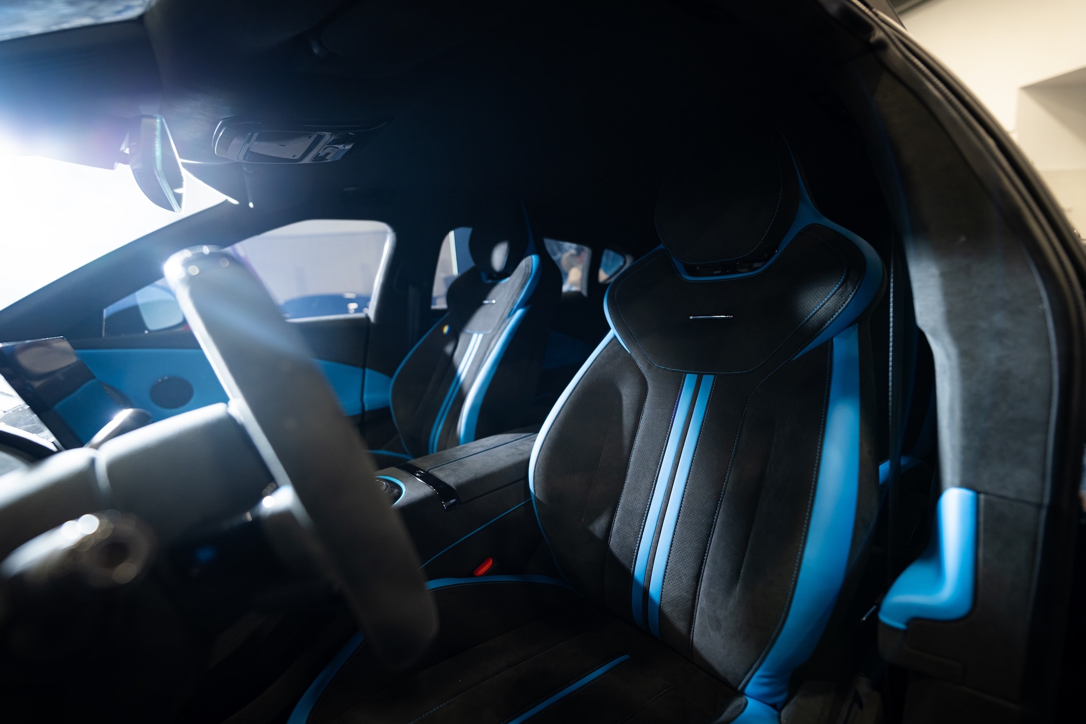 كوزميرا ستار ماتركس الصينية الجديدة - بقوة 2000 حصان و تصميم مشابه لبوجاتي ميسترال 