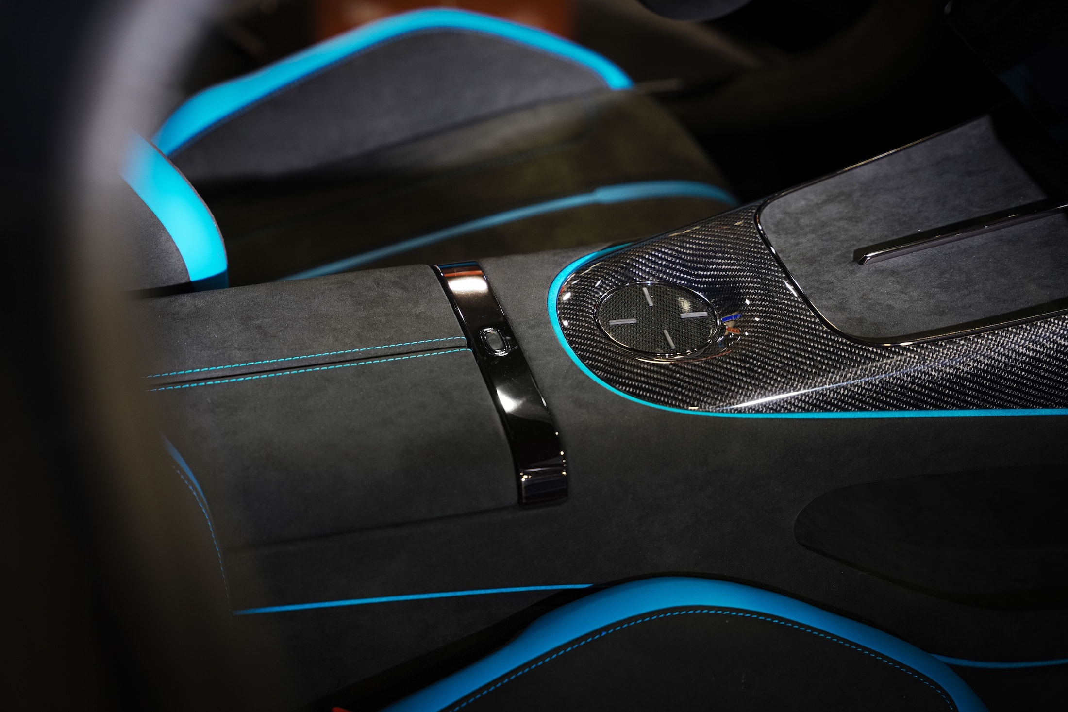 كوزميرا ستار ماتركس الصينية الجديدة - بقوة 2000 حصان و تصميم مشابه لبوجاتي ميسترال 