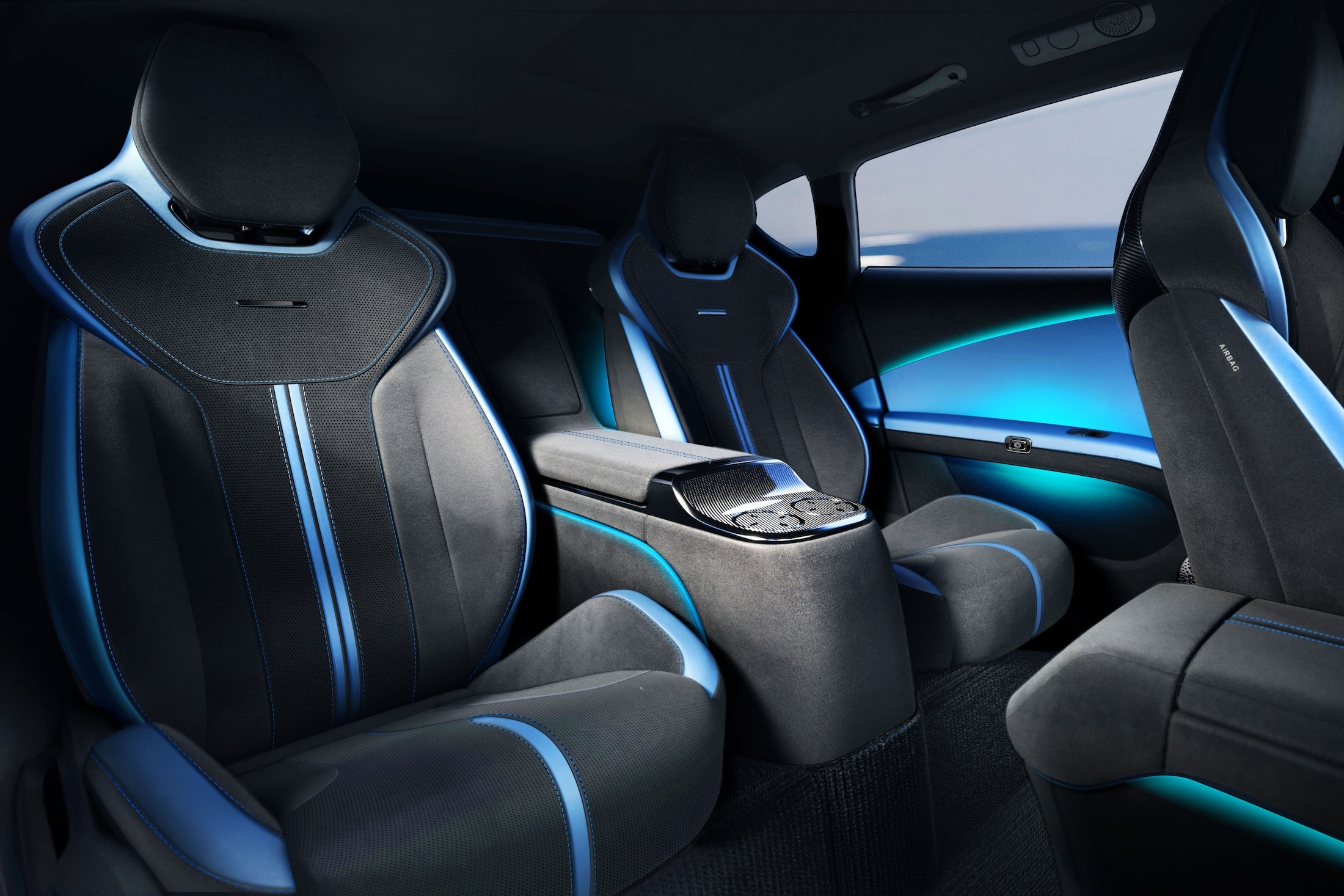 كوزميرا ستار ماتركس الصينية الجديدة - بقوة 2000 حصان و تصميم مشابه لبوجاتي ميسترال 