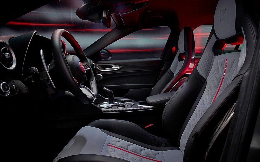 الفاروميو جوليا QV لونا روسا الجديدة – محدودة لـ 10 نسخ فقط 