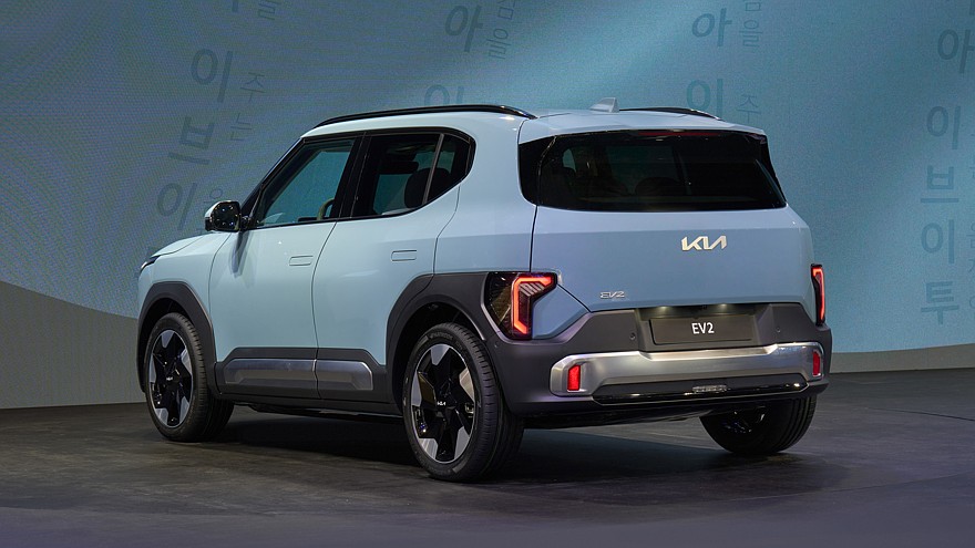 كيا EV2 الكهربائية الجديدة كليا – بتصميم صندوقي ومدي 448 كم بالشحنة