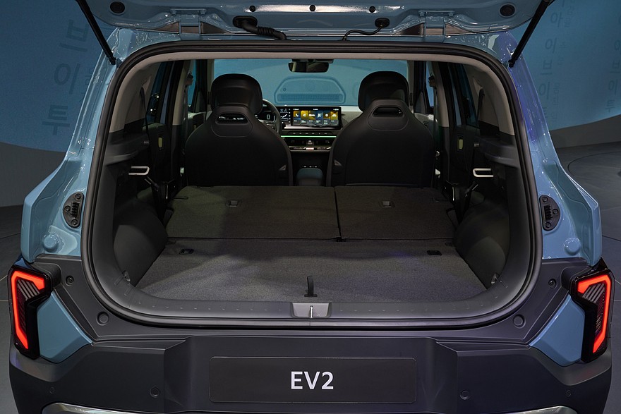 كيا EV2 الكهربائية الجديدة كليا – بتصميم صندوقي ومدي 448 كم بالشحنة