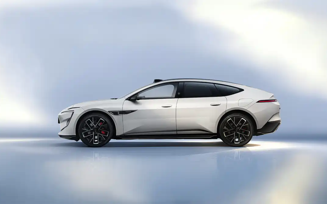 افاتر وان تو 1 2 Avatr موديل 2026 الفيس ليفت الجديدة – بمقابض أبواب تقليدية و قوة 955 حصان