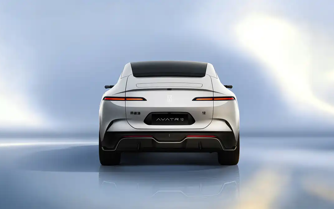 افاتر وان تو 1 2 Avatr موديل 2026 الفيس ليفت الجديدة – بمقابض أبواب تقليدية و قوة 955 حصان