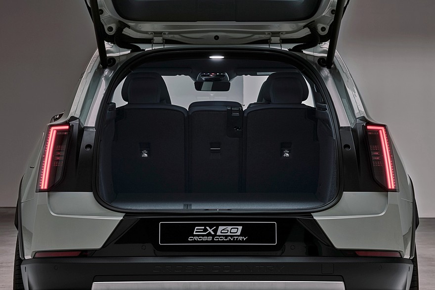 فولفو EX60 الكهربائية الجديدة كليا – بمدي 880 كم بالشحنة الواحدة