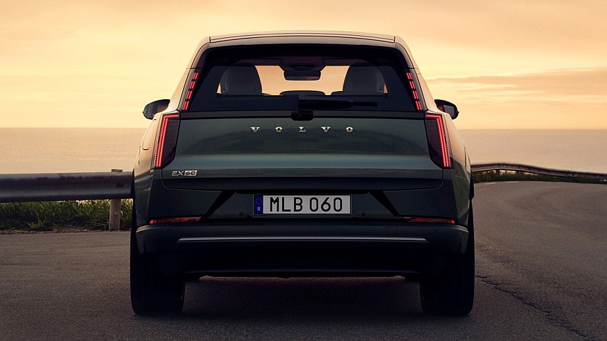 فولفو EX60 الكهربائية الجديدة كليا – بمدي 880 كم بالشحنة الواحدة