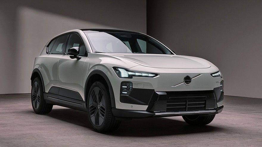 فولفو EX60 الكهربائية الجديدة كليا – بمدي 880 كم بالشحنة الواحدة