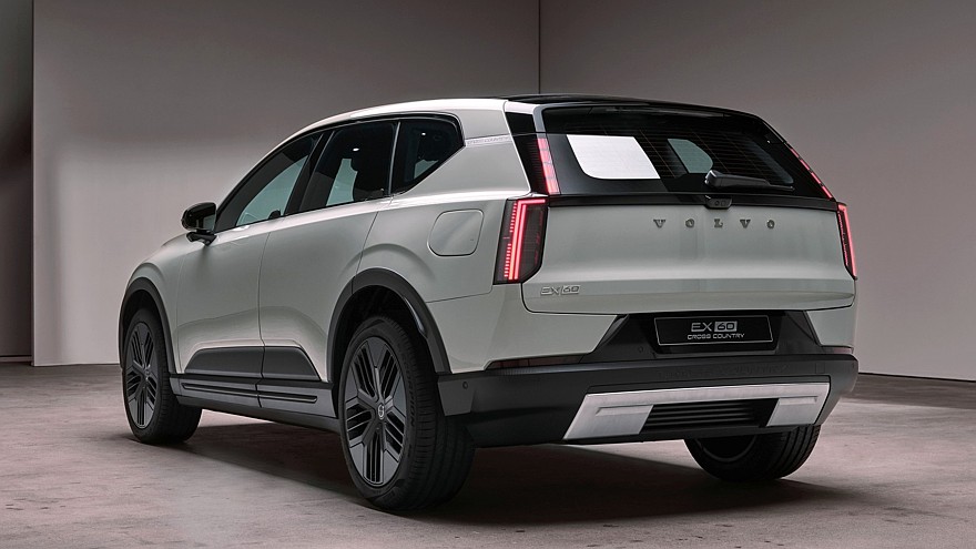 فولفو EX60 الكهربائية الجديدة كليا – بمدي 880 كم بالشحنة الواحدة