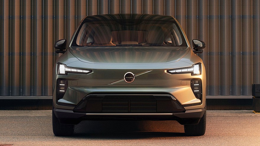 فولفو EX60 الكهربائية الجديدة كليا – بمدي 880 كم بالشحنة الواحدة
