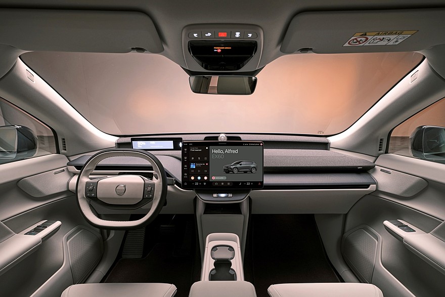 فولفو EX60 الكهربائية الجديدة كليا – بمدي 880 كم بالشحنة الواحدة