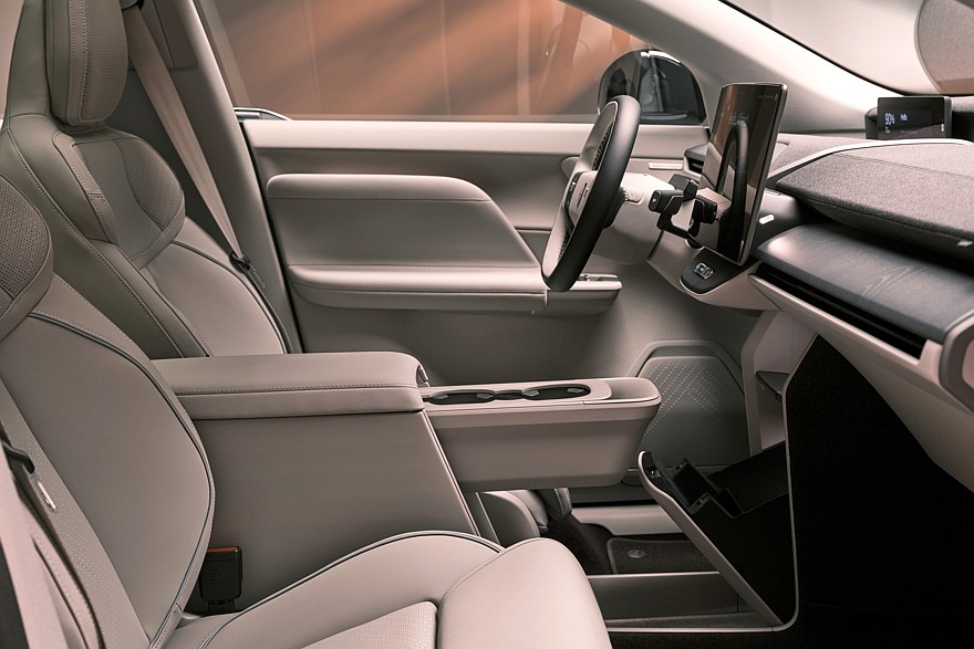 فولفو EX60 الكهربائية الجديدة كليا – بمدي 880 كم بالشحنة الواحدة