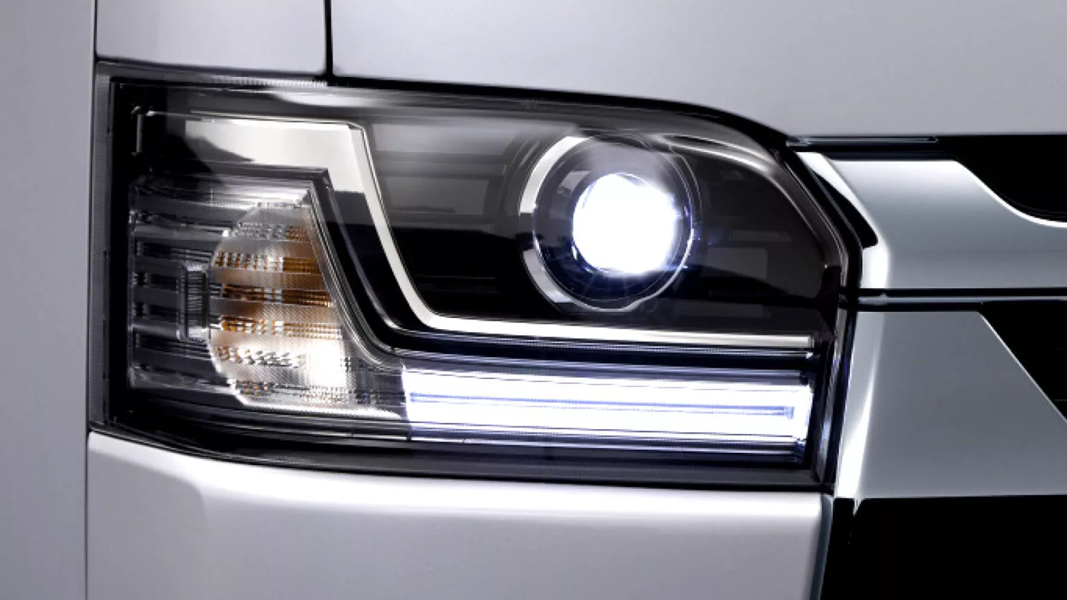 تويوتا هاي اس HiAce  موديل 2026 الفيس ليفت الجديد – بتجهيزات امان نشط