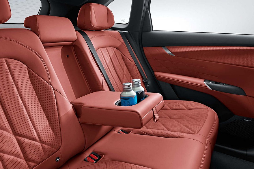 تويوتا كورولا كروس اوفر 2026 في الامارات – اسعار ومواصفات