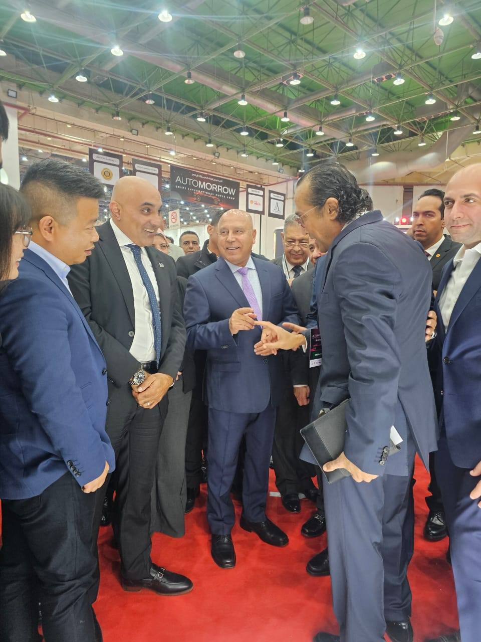 وزير الصناعة يزور معرض اوتومورو للسيارات 2026