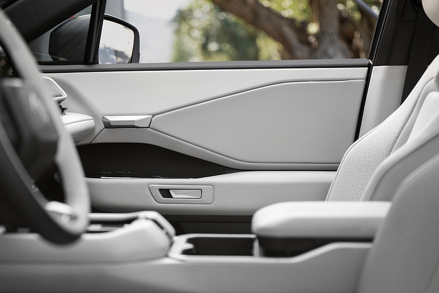 تويوتا هايلاندر 2026 الكهربائية الجديدة كليا – بمدي 462 كم بالشحنة