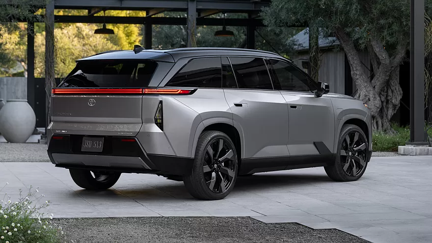 تويوتا هايلاندر 2026 الكهربائية الجديدة كليا – بمدي 462 كم بالشحنة