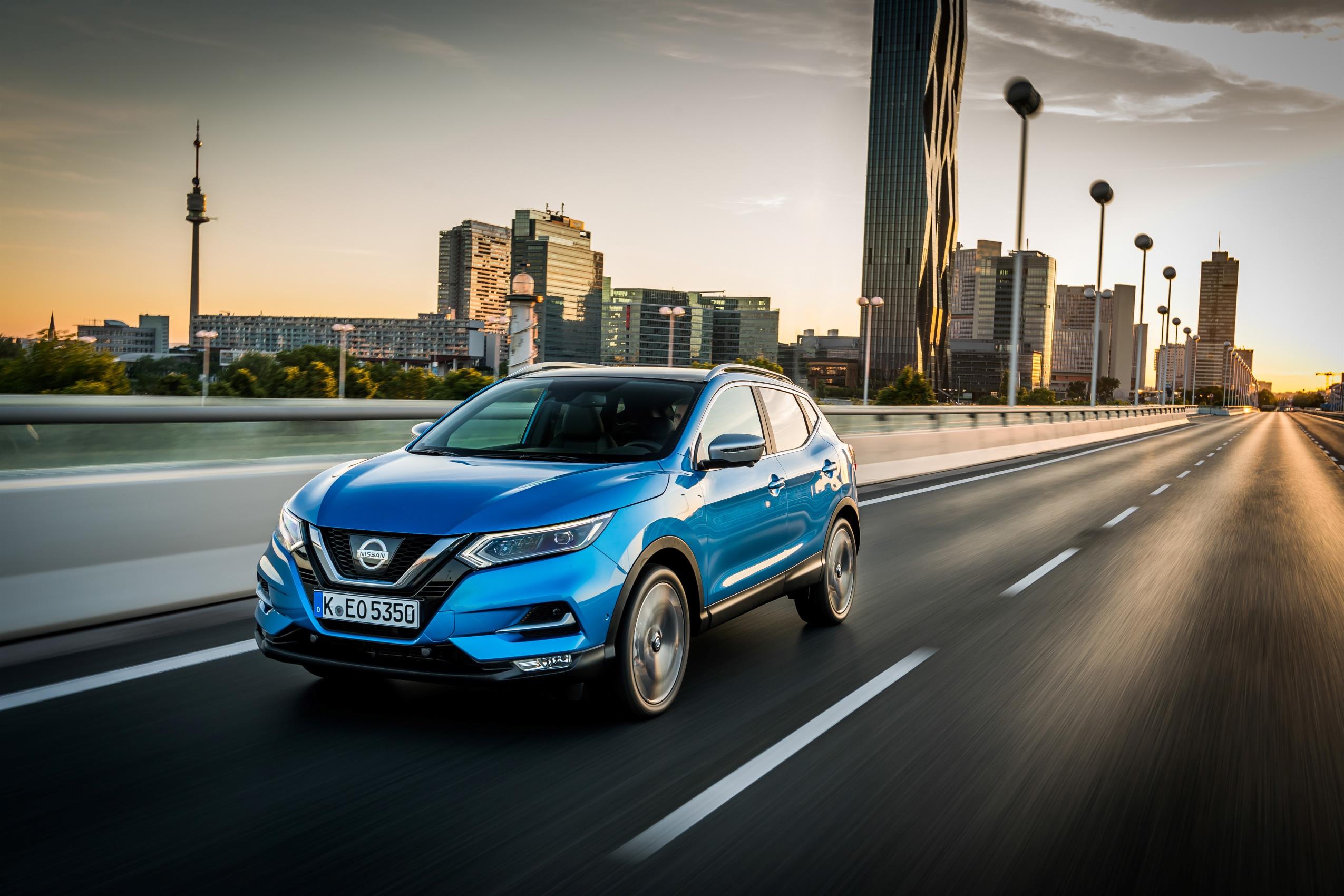 Фото обзор автомобилей. Nissan Qashqai 2018. Nissan Qashqai 4k. Nissan Qashqai 2017 Рестайлинг. Обновленный Ниссан Кашкай.